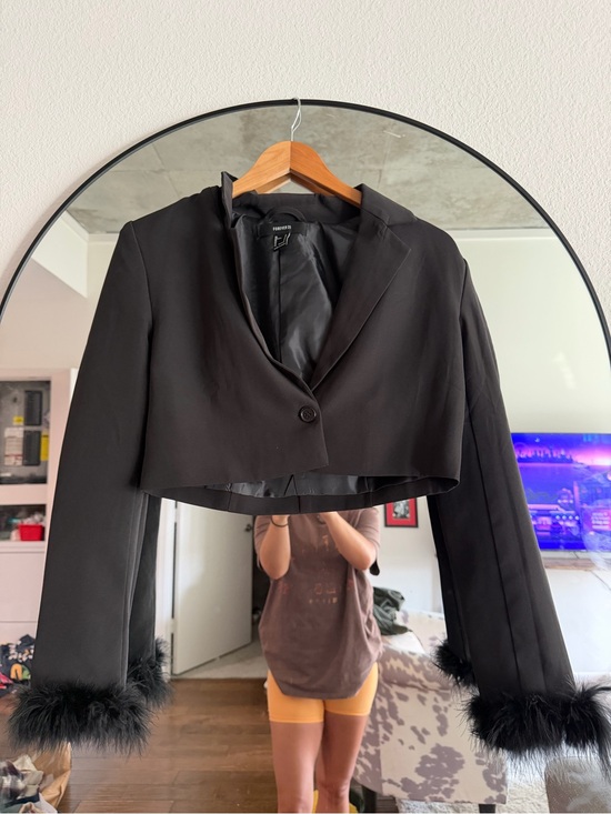Forever 21 Jackets & Blazers - Forever 21 Black Cropped Blazer with Faux Fur Trim